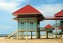 The royal beach pavilion at Phra Ratchaniwet Mrigadayavan Palace; 